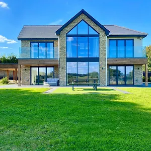 Holiday home Stunning Modern Set In Beautiful Grounds. Bath